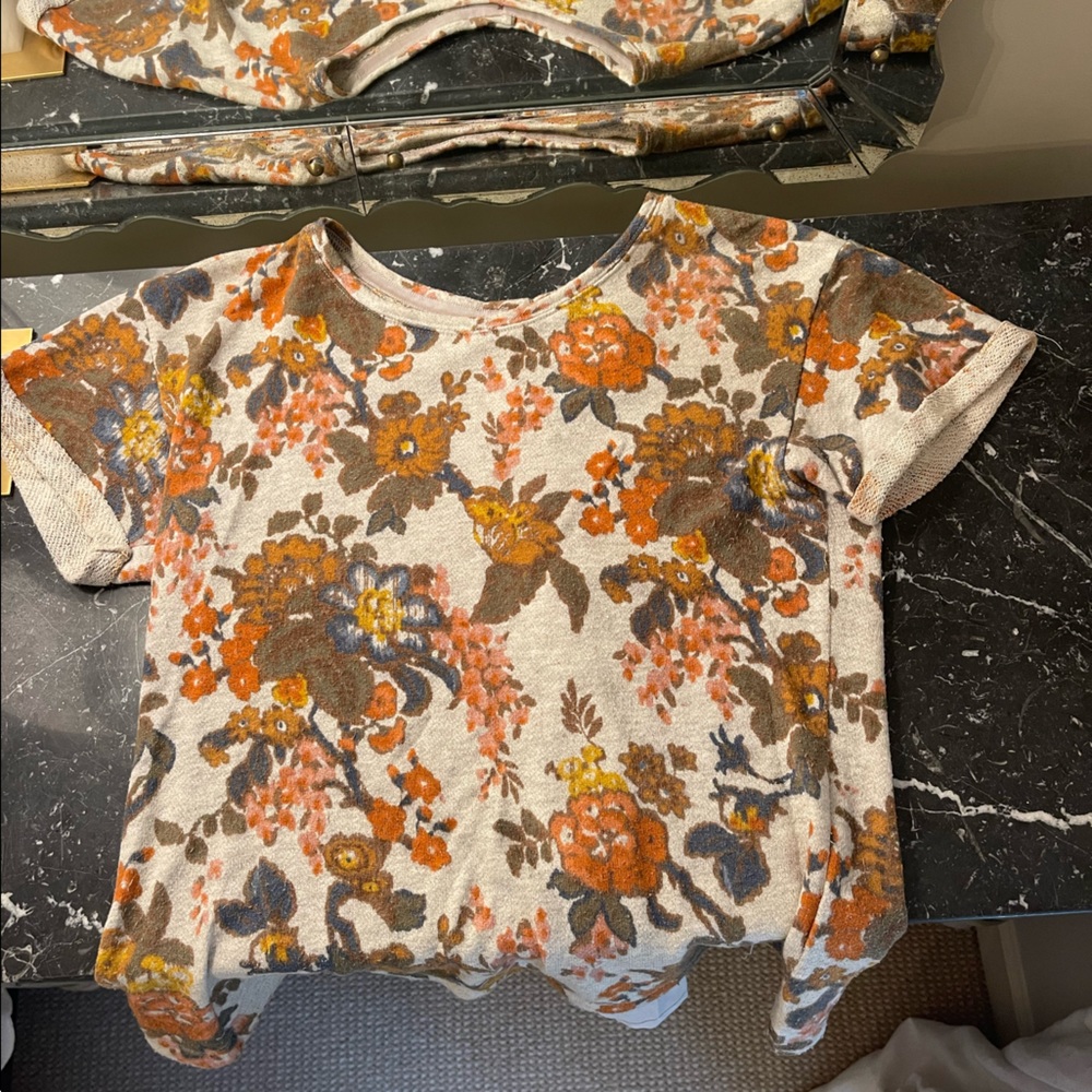 Quilted short sleeve top with buttons down the back